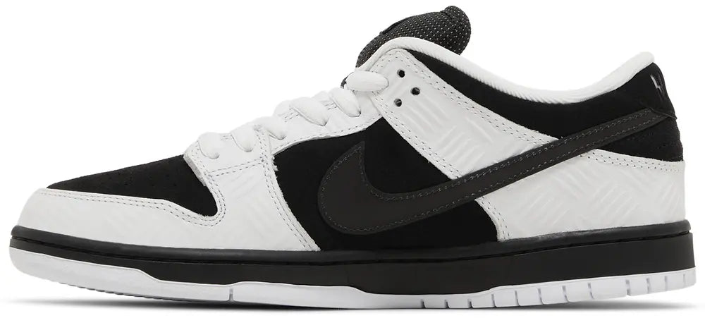 TIGHTBOOTH x Dunk Low SB
