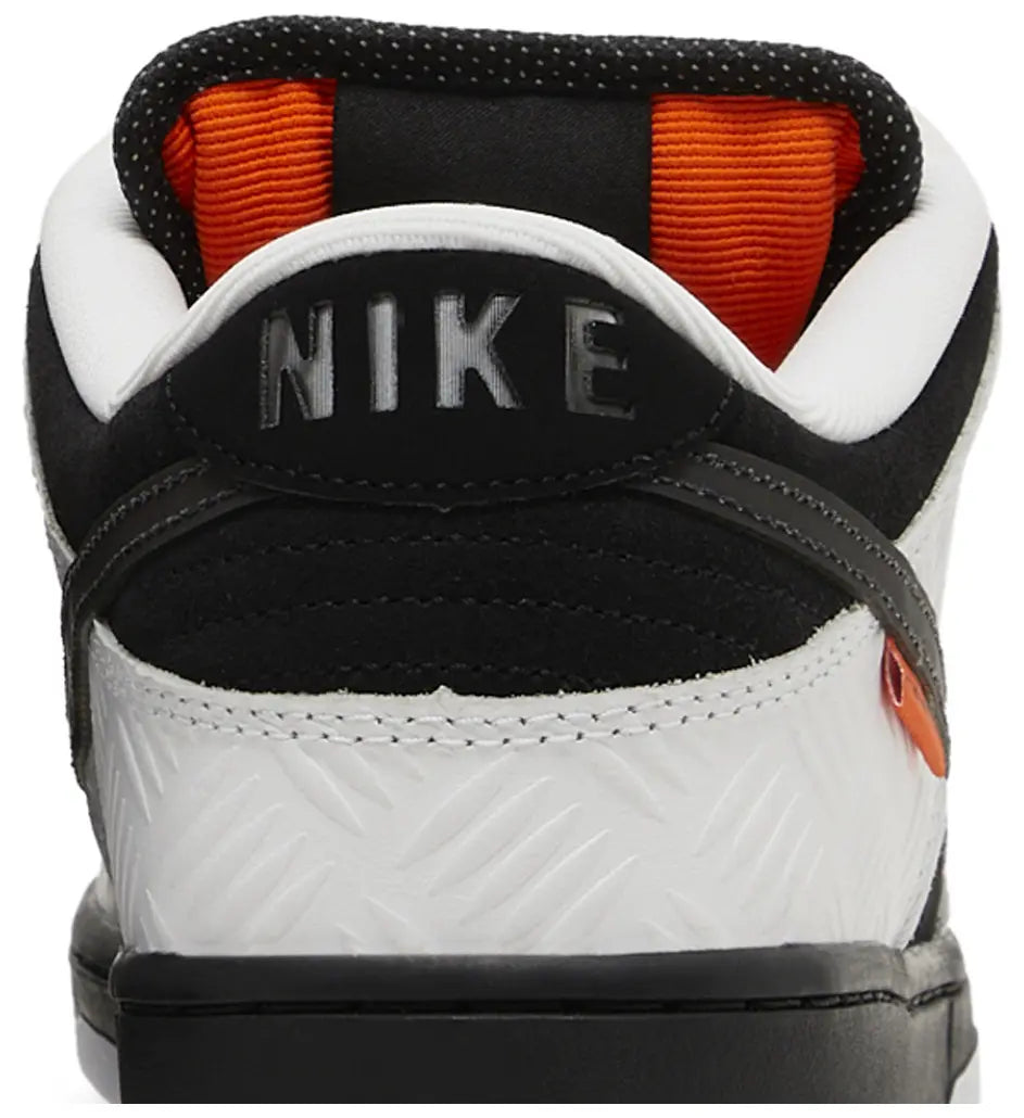 TIGHTBOOTH x Dunk Low SB